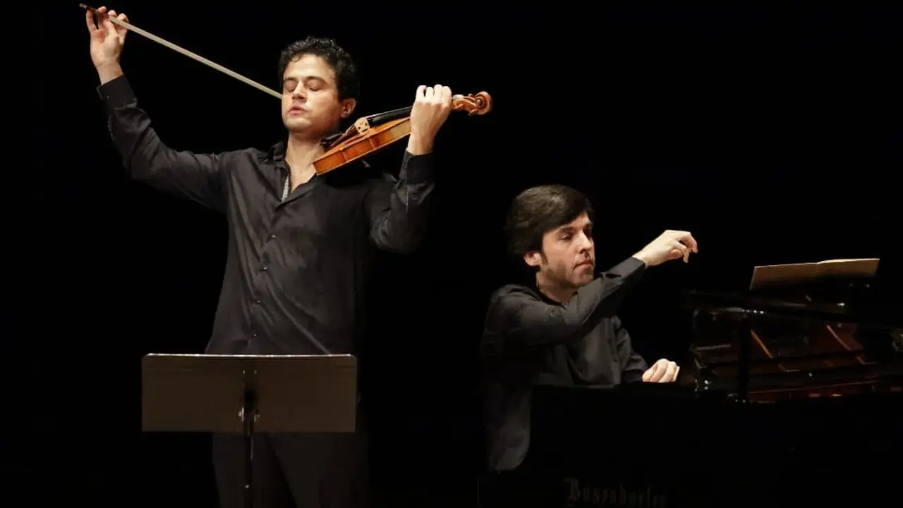 El violinista leonés Alberto Reguera y Marc Piqué actuarán el 20 de agosto.
