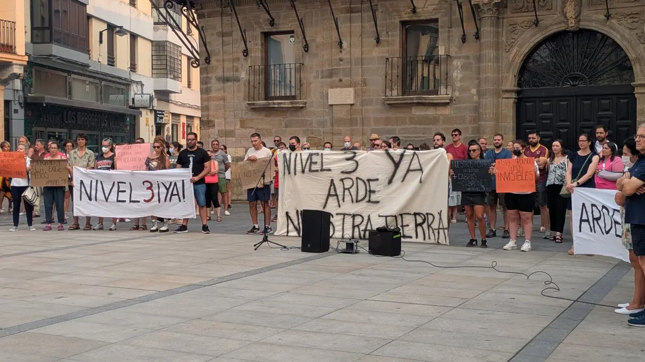 Protesta este domingo en Astorga contra la gestión de los incendios forestales.