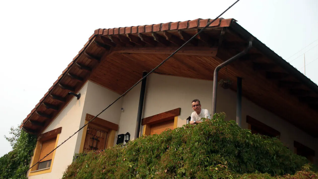 Jesús del Río regenta la Casa Rural Aguas Frías, en La Omañuela