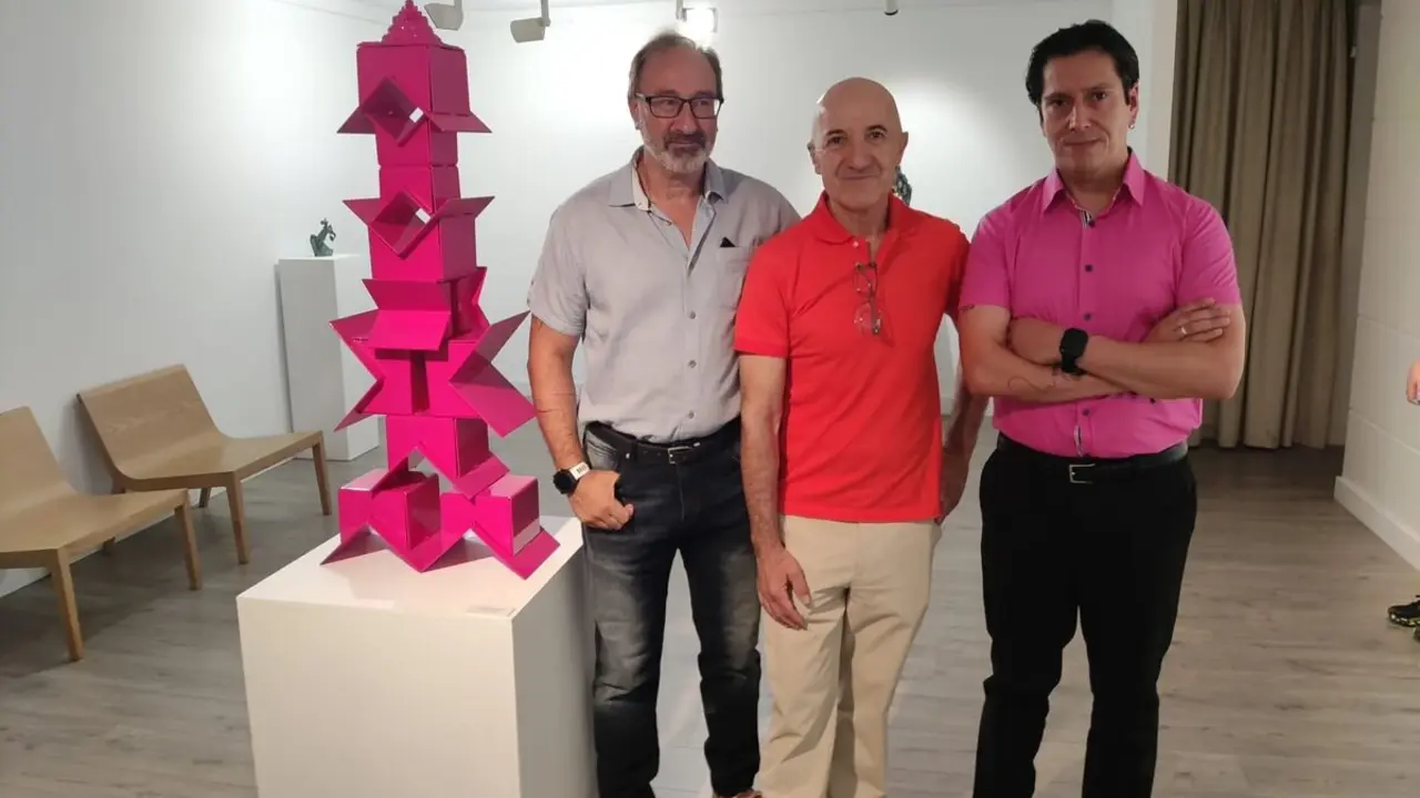 Inauguración de la exposición 'Ruido' de Arturo Amez en Santa María del Páramo.