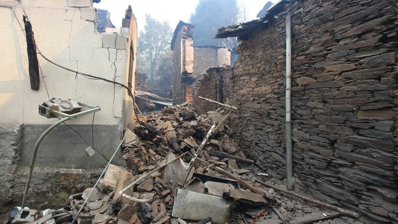 El pueblo de Lusio (León), arrasado por el fuego