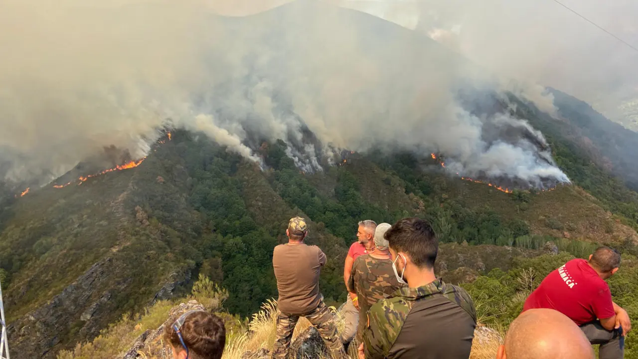 Incendio en el municipio de Oencia (León)
