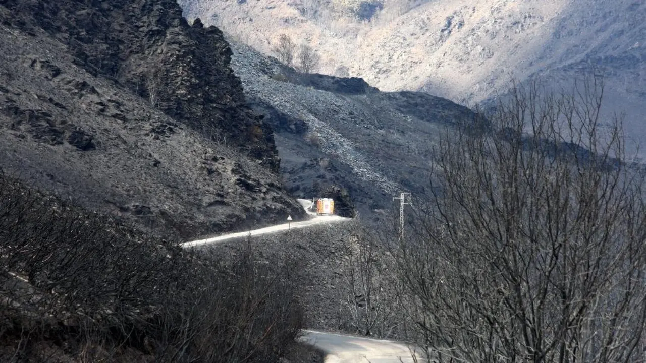 Imagen de Oencia durante los incendios de los últimos días. Foto: César Hornaja