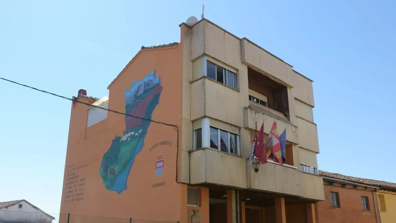 Ayuntamiento de Almanza 1