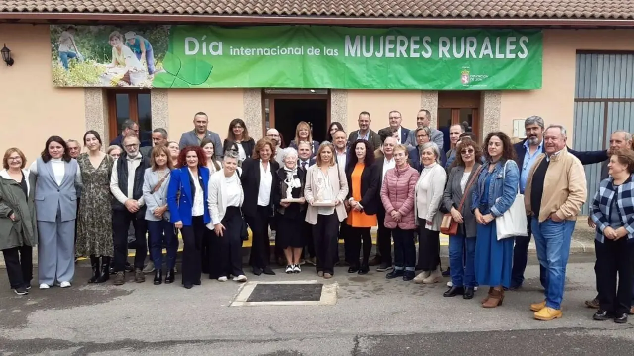 El presidente de la Diputación de León, Gerardo Álvarez Courel, participa en los actos de celebración del Día Internacional de la Mujer Rural