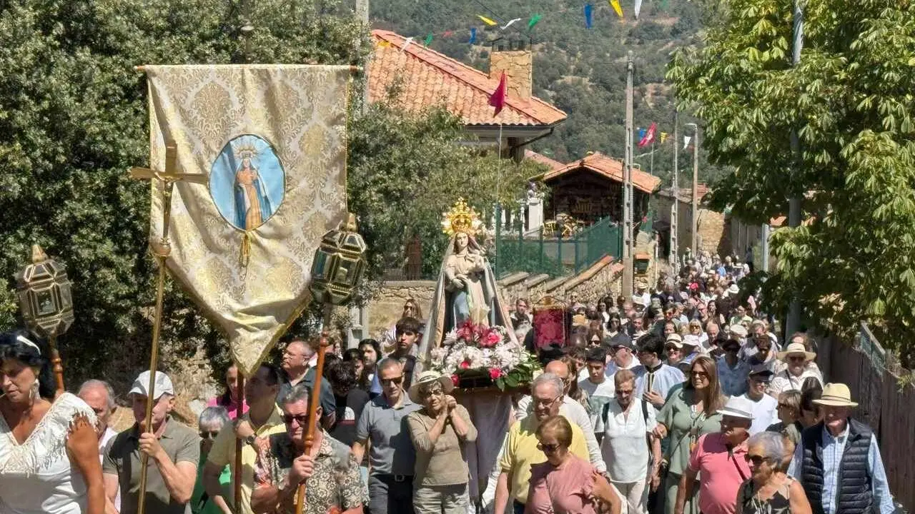 Tradicional procesión de Barrillos en una imagen tomada por el Obispado de León.