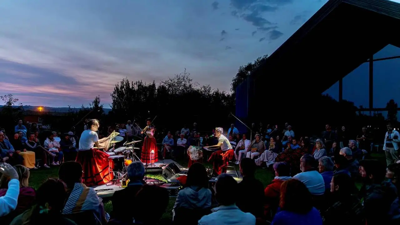 'So' es el proyecto musical conjunto de tres artistas de ya larga trayectoria. Fotografía: Archivo FCAYC