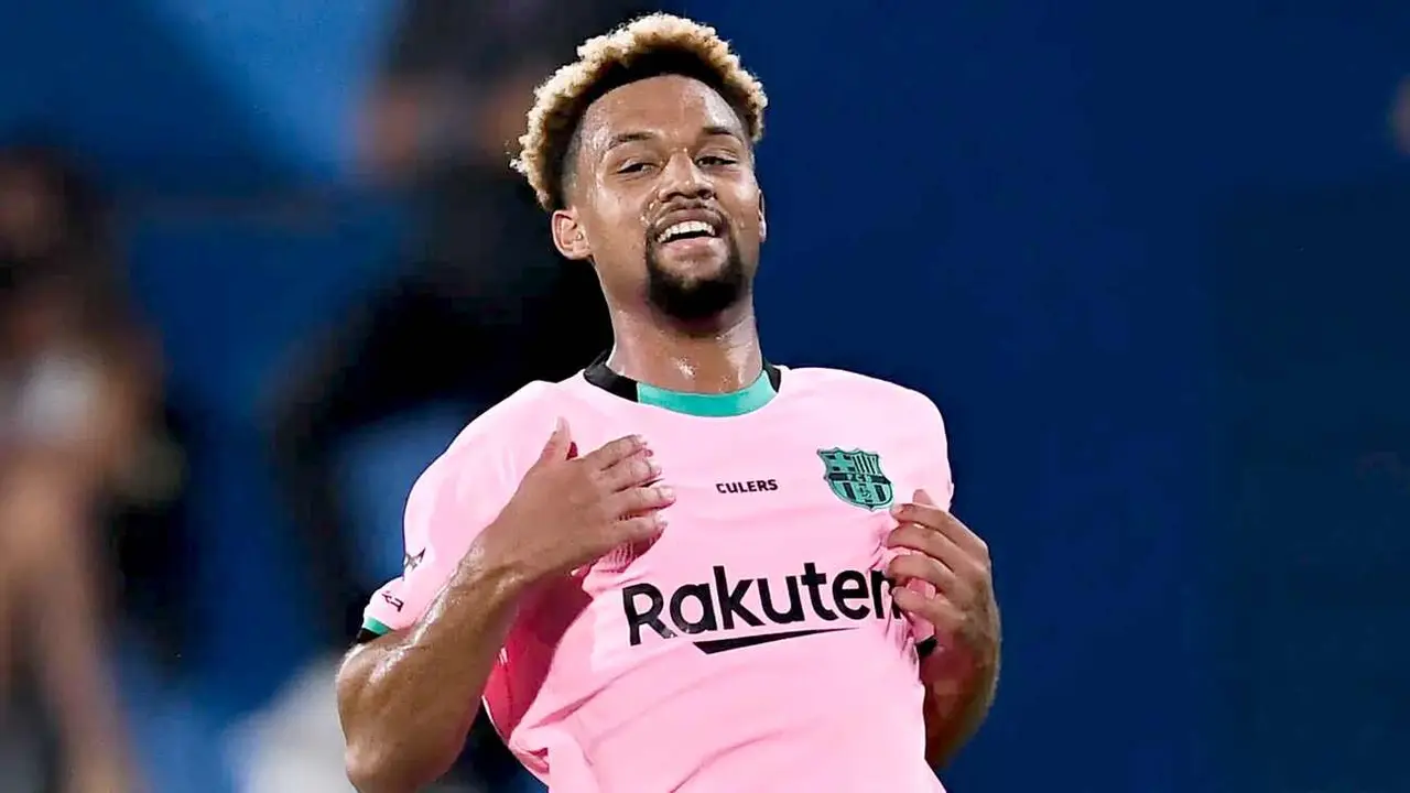 Konrad de la Fuente, durante un partido con el filial blaugrana.