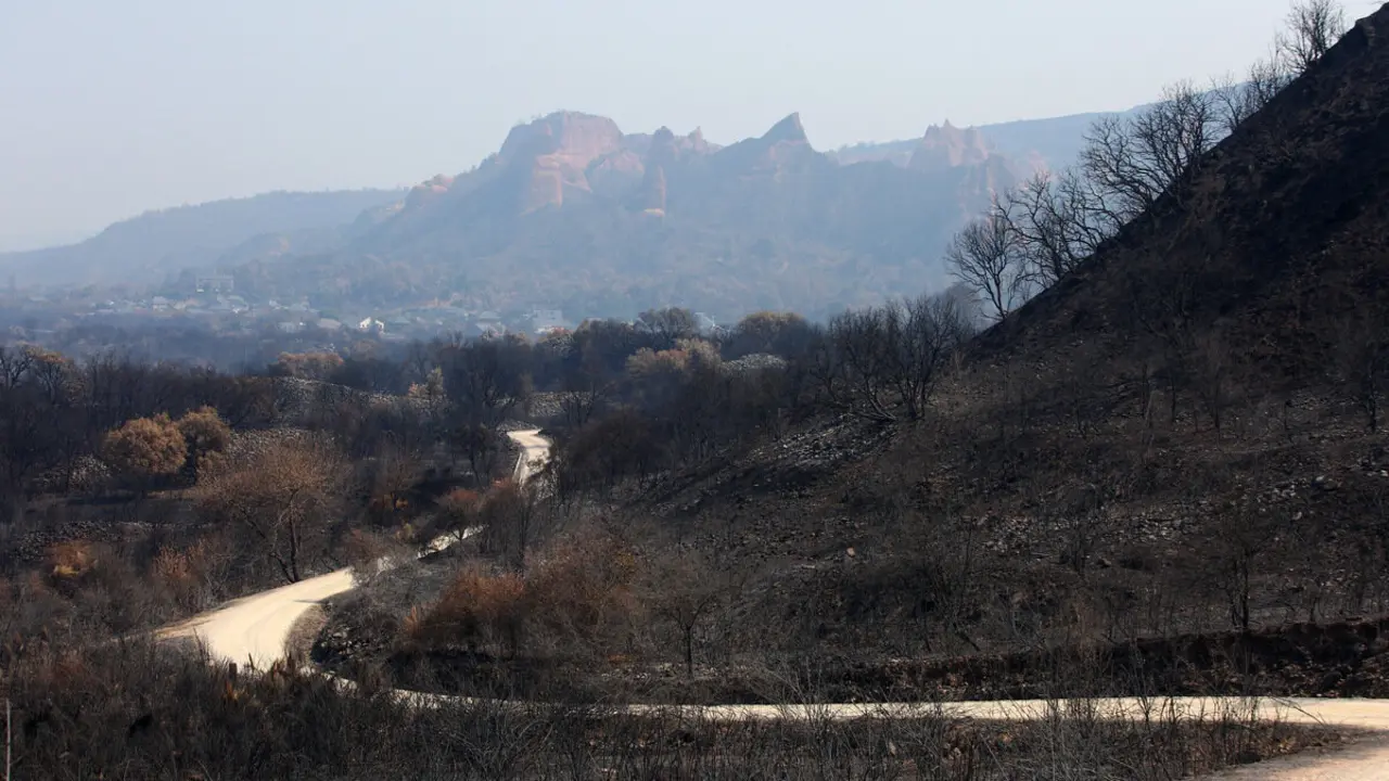 Efectos del incendio iniciado en la localidad de Yeres (León), y que ha afectado al paraje de Las Médulas. Foto: César Hornija.