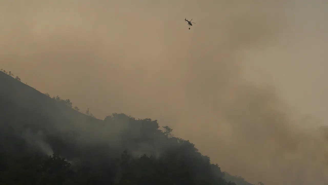Incendio en Anllares del Sil. Foto: César Hinoja