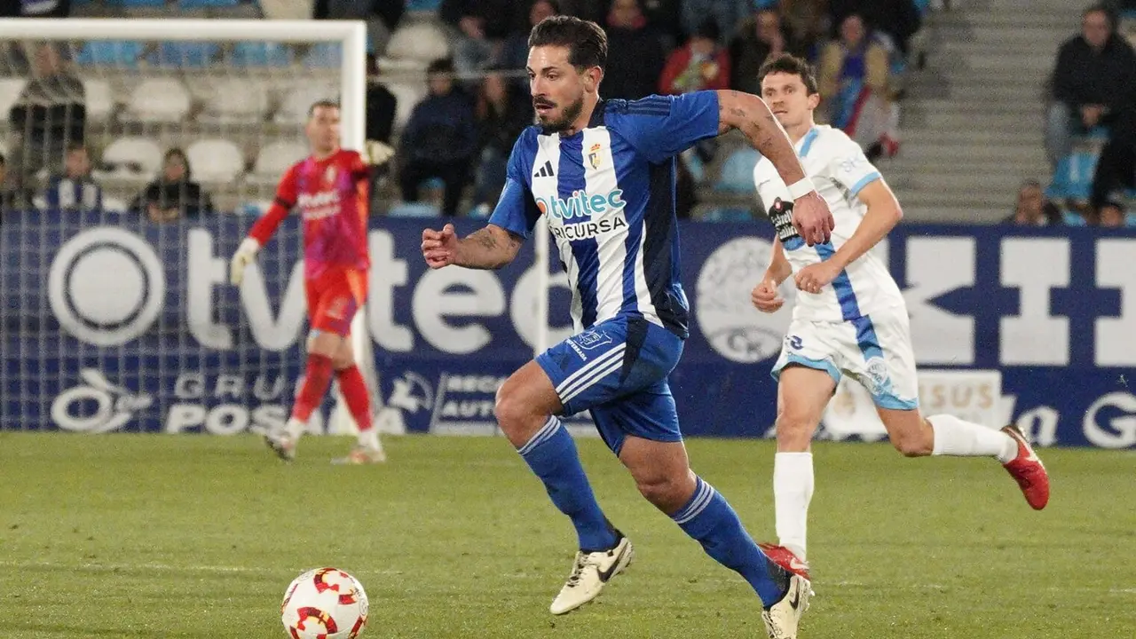 Borja Fernández, durante un partido con la Ponferradina.