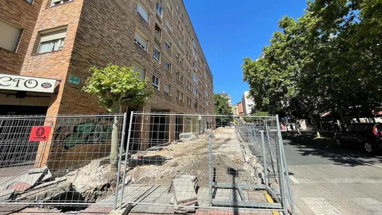 Ponferrada inaugura las obras de las calles Río Ancares y Ángel Pesataña, con un coste de 112.000 euros.
