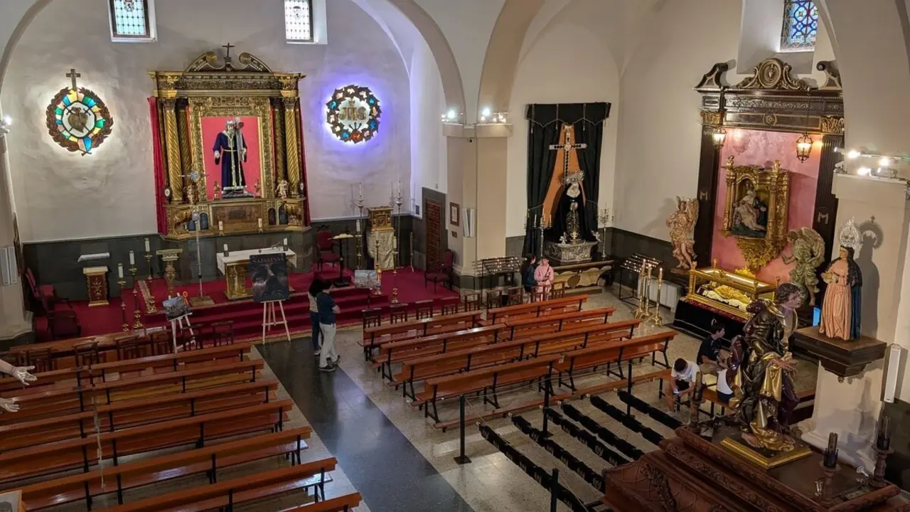 Aproximadamente 5000 personas, leoneses y foráneos, que se han acercado a Santa Nonia para para disfrutar del Museo de Verano de las cofradías.