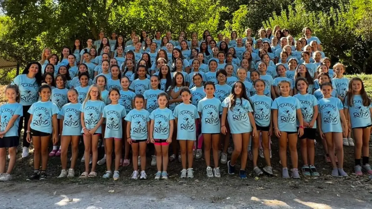 El Club Ritmo atrae a 117 niñas de 6 a 17 años a La Vecilla para disfrutar del campus de gimnasia rítmica decano en España.