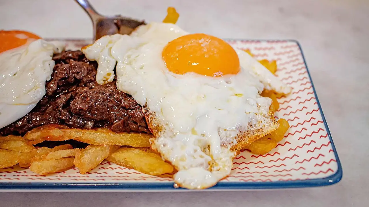 Morcilla con huevo y la mejor oferta de tapas piden sitio en León.
