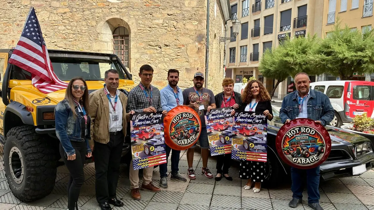 Presentación de la 'Gastro Cruising American Cars' en Bembibre.