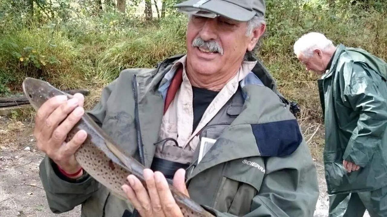 Luto en la pesca leonesa por la muerte de Carlos Bragado. Foto: Eduardo García Carmona.