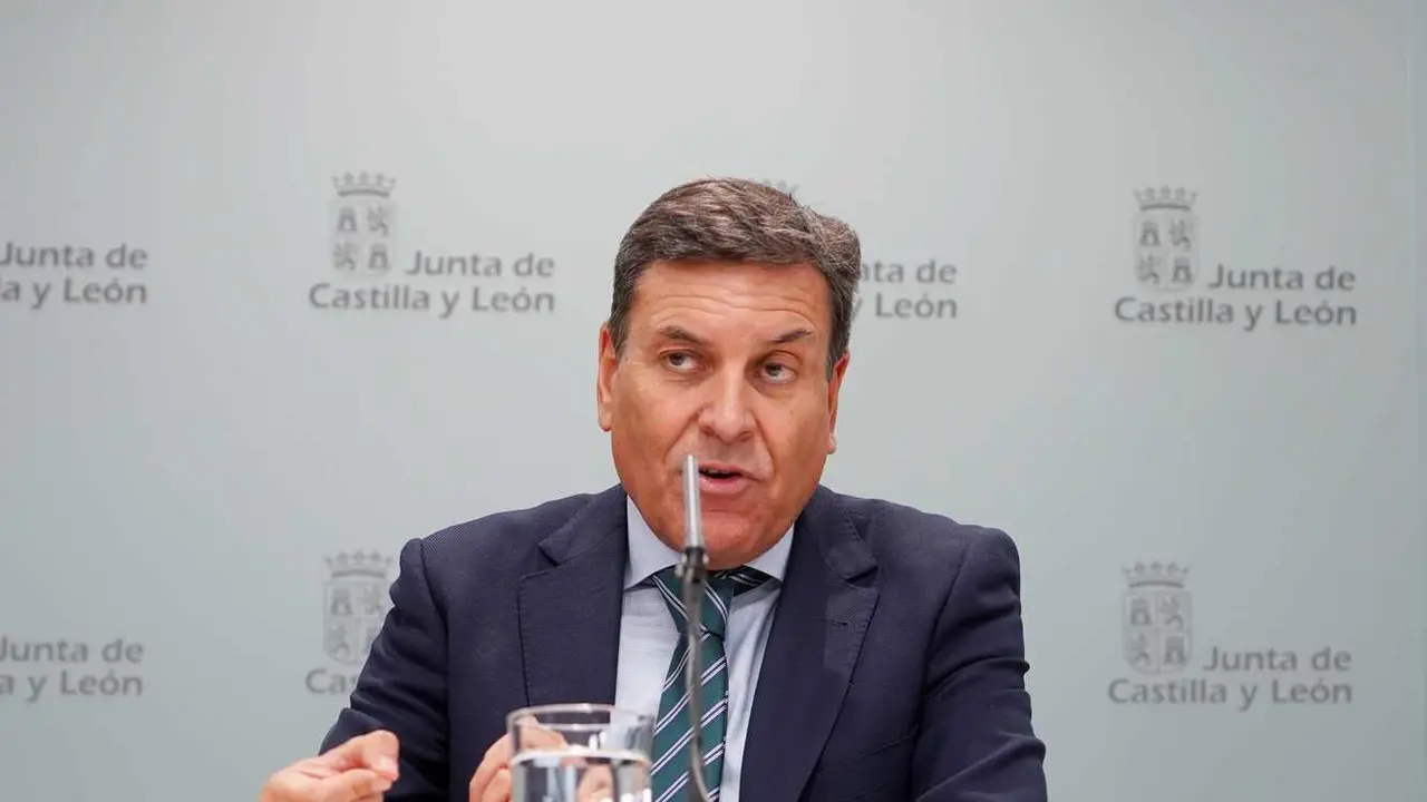 El consejero de Economía y Hacienda y portavoz de la Junta, Carlos Fernández Carriedo, comparece en rueda de prensa posterior al Consejo de Gobierno.