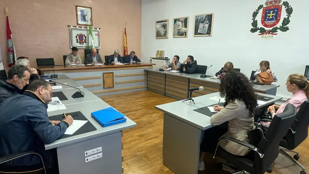 Imagen de la reunión mantenida en el Ayuntamiento de Villablino.