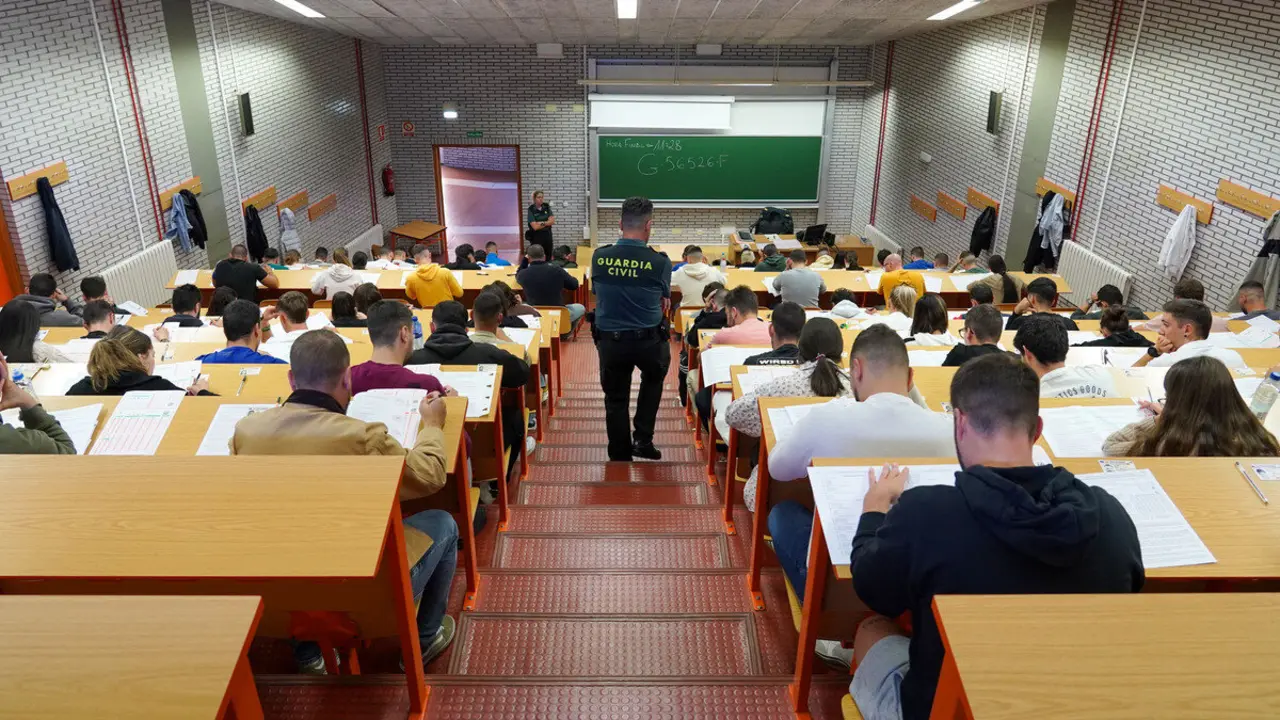La capital leonesa acoge pruebas de conocimientos teóricos y psicotécnicos de acceso a la Guardia Civil
