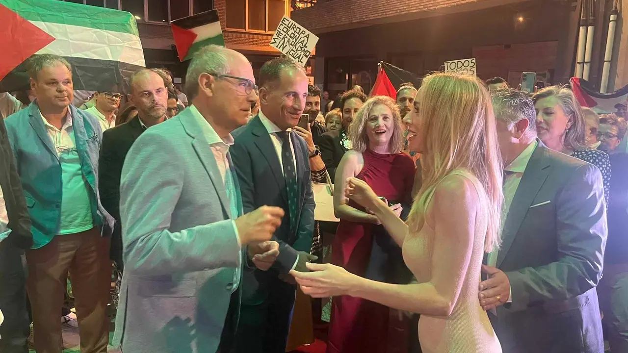 Éxito rotundo del 28º Festival de Cine de Astorga 
La actriz Kira Miró recibió el Premio de Honor en una gala memorable en el Teatro Gullón marcada por el brillo cultural y las protestas en la calle contra los ataques de Israel en Palestina
