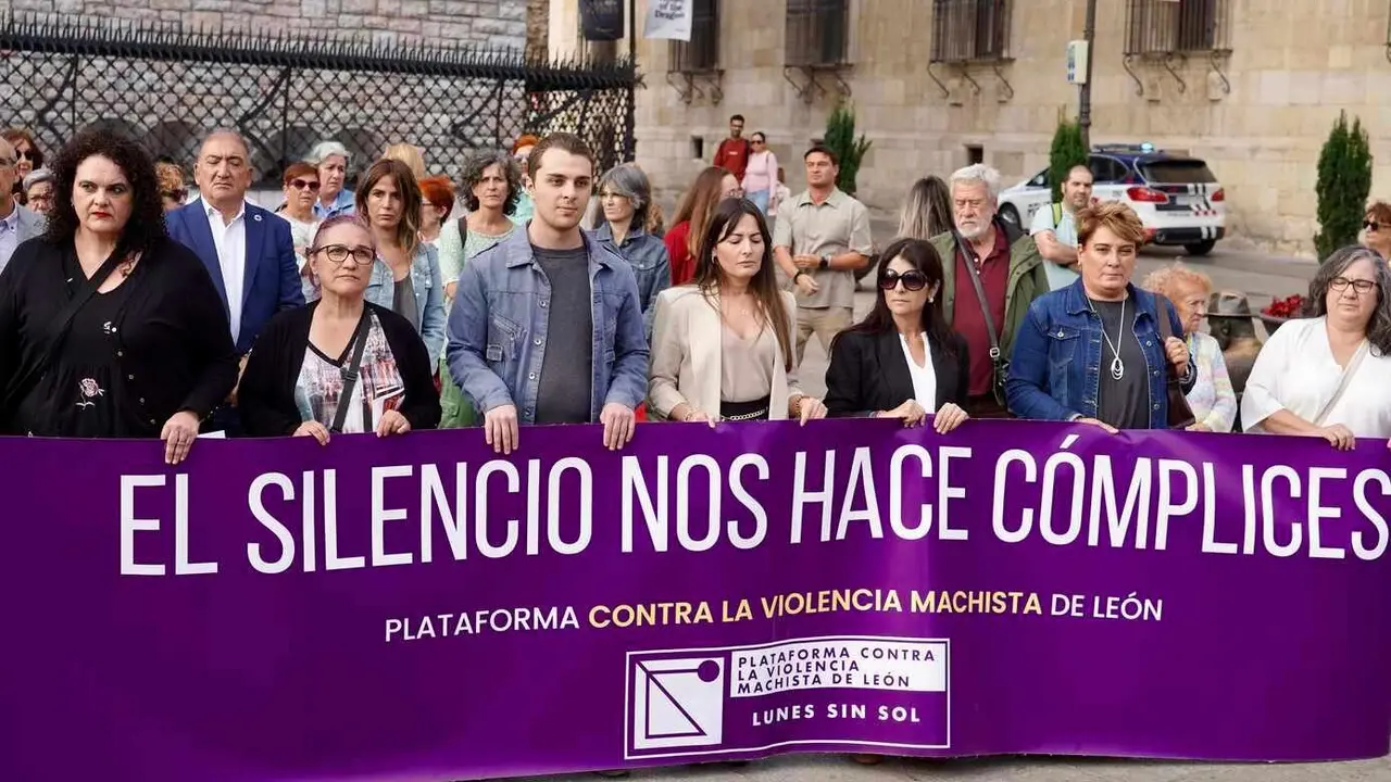 La Plataforma contra la Violencia Machista de León organiza un acto institucional con motivo de su 20 aniversario, con la participación del alcalde de León, José Antonio Diez