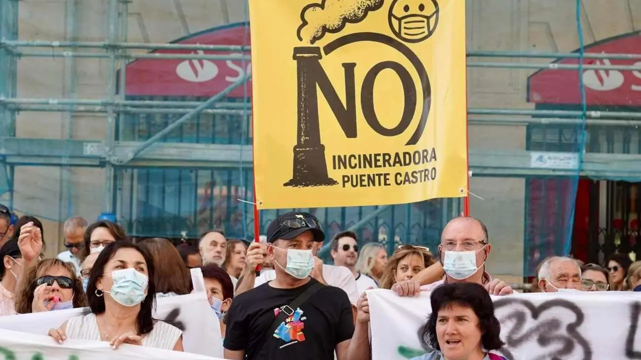 Concentración en contra de la construcción de la planta de biomasa de la Red de Calor de León.