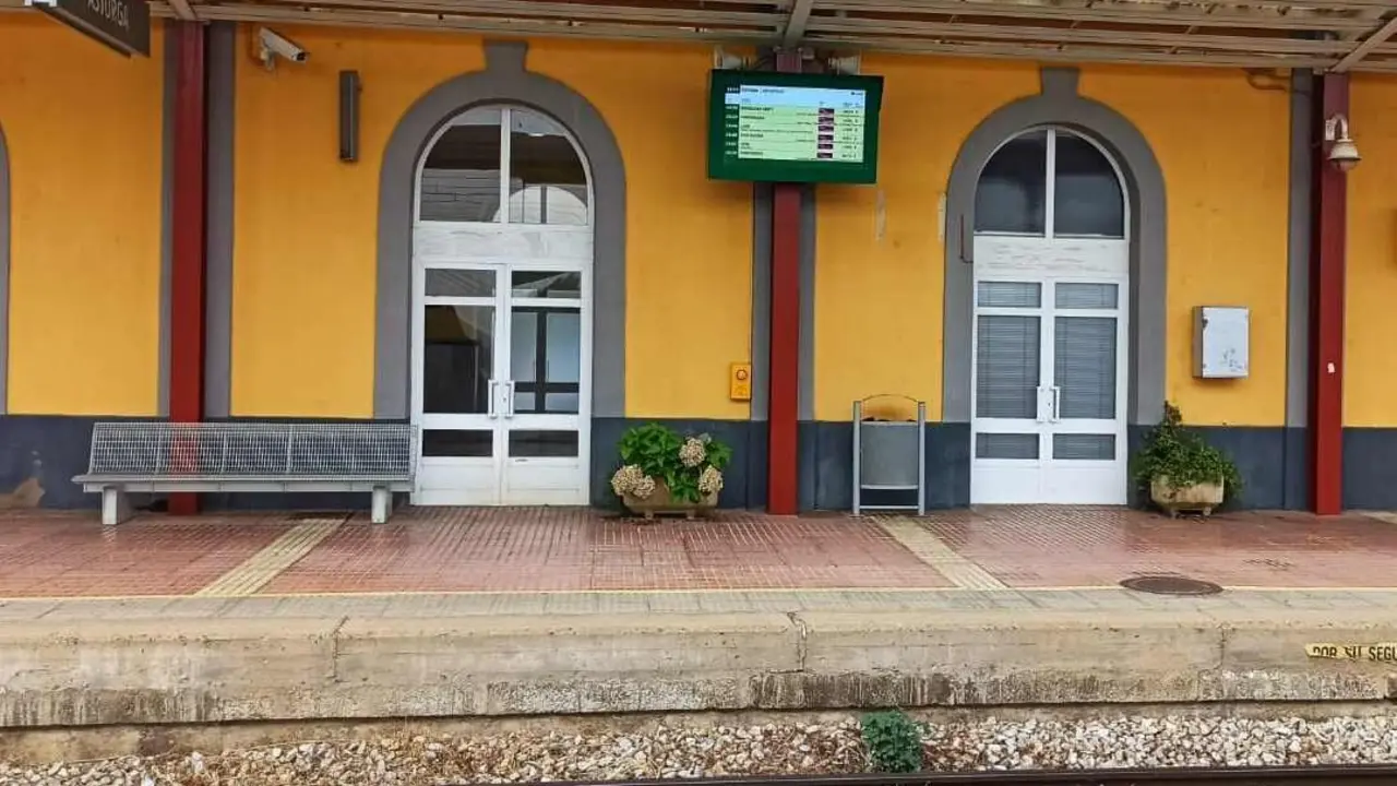 Imagen de las nuevas pantallas en la estación de Astorga.
