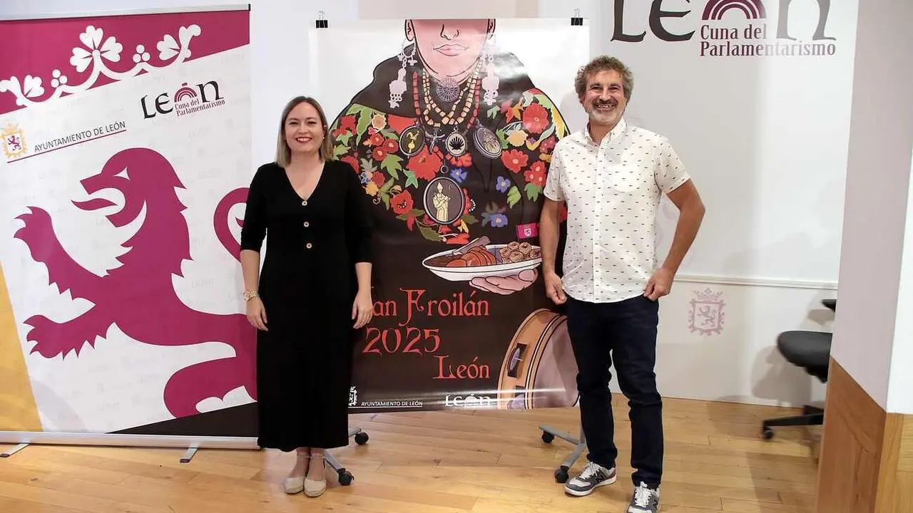 La concejala de Fiestas del Ayuntamiento de León, Camino Orejas, presenta las fiestas de San Froilán. Foto: Peio García