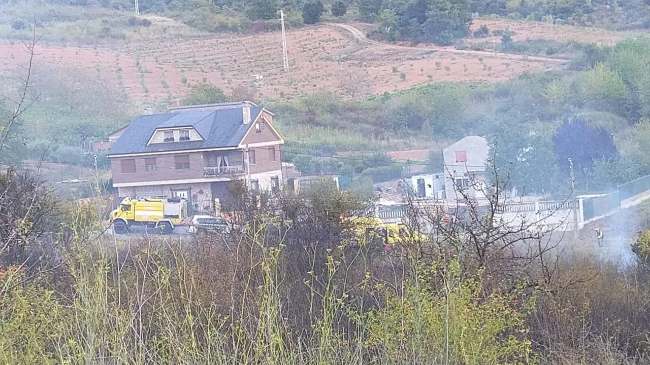 Incendio en la localidad de Borrenes al que acudieron los efectivos del Sepeis.