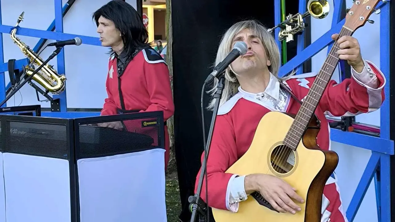 'Clown en el camino' despide su primera edición con un éxito rotundo de público. El ciclo de humor y circo, enmarcado en el Festival de Verano 'León, Cuna del Parlamentarismo', llena plazas y barrios de la capital con actuaciones abarrotadas que invitan a ampliar el proyecto.