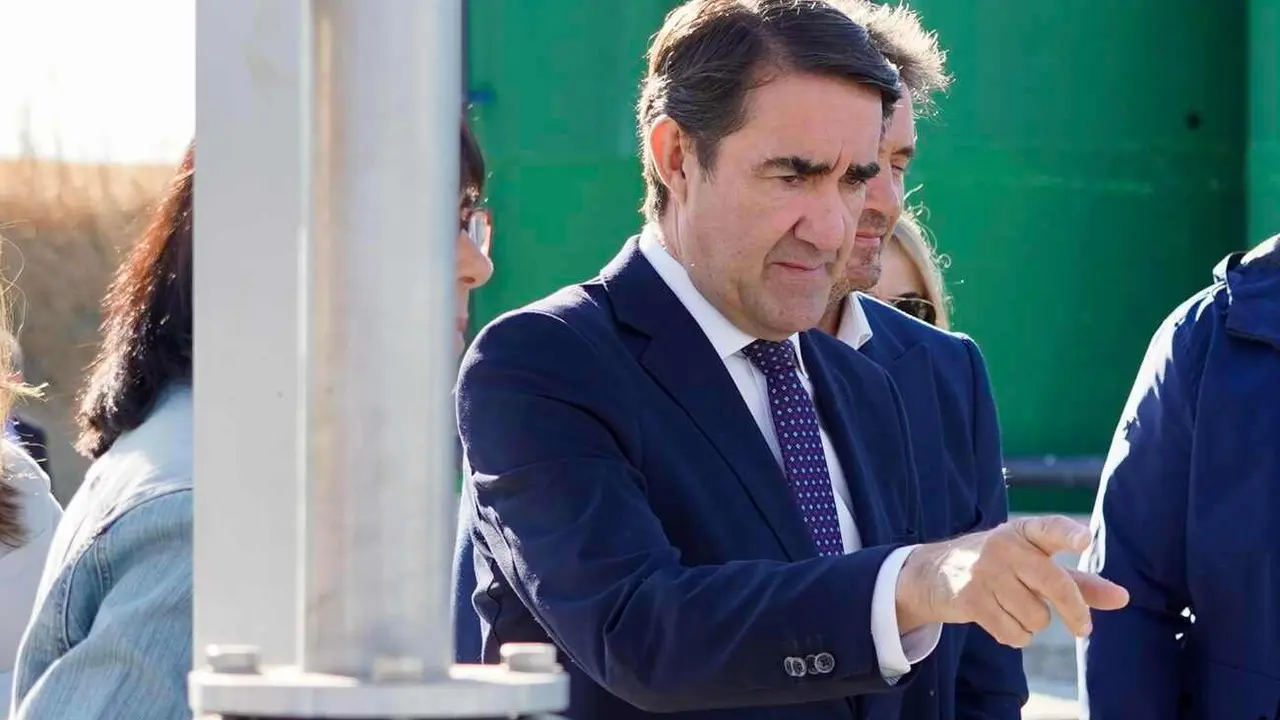 El consejero de Medio Ambiente, Vivienda y Ordenación del Territorio, Juan Carlos Suárez-Quiñones, visita la EDAR de Geria.