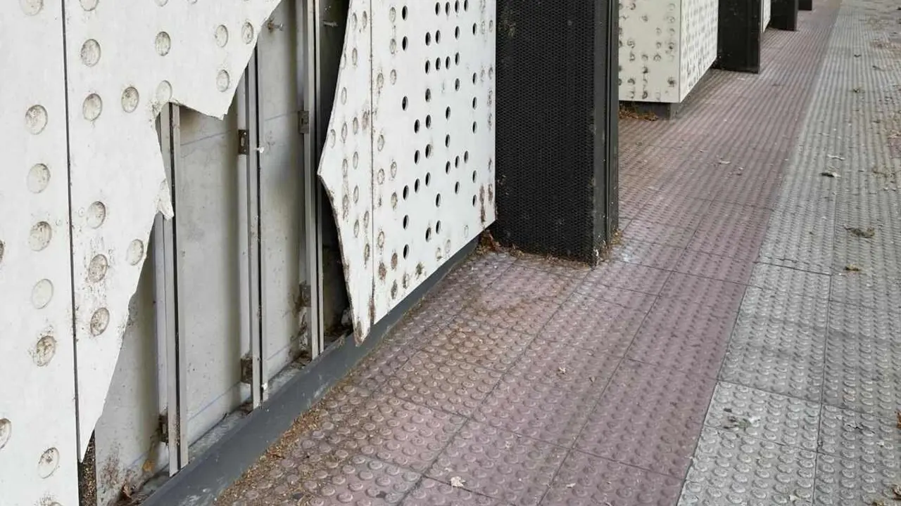 El deterioro en algunas zonas de la estación de autobuses es notable. Foto: UPL