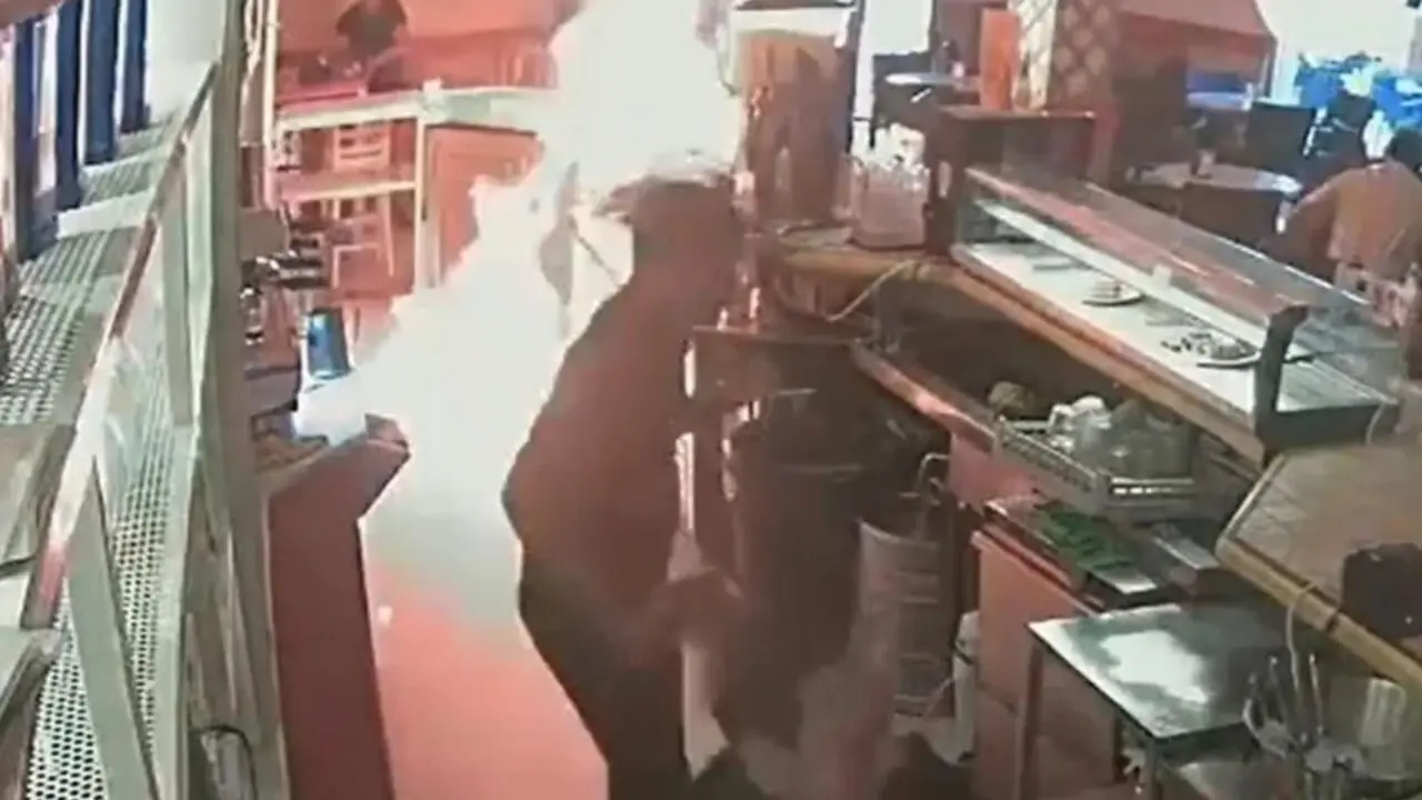 prende fuego a un bar por no tener mayonesa