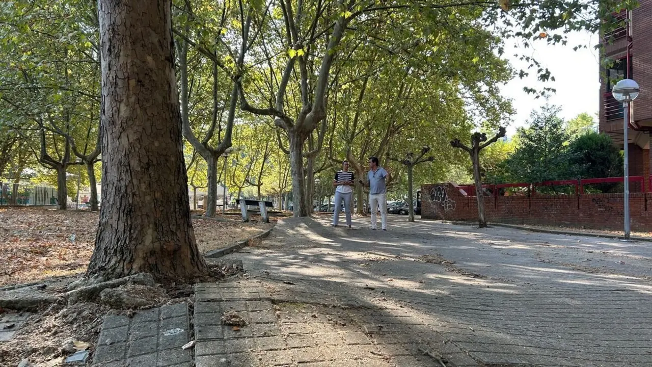 La Concejalía de Fomento de Lidia Coca da inicio a las obras de reparación de aceras en el entorno del Colegio Infantil Peñalba