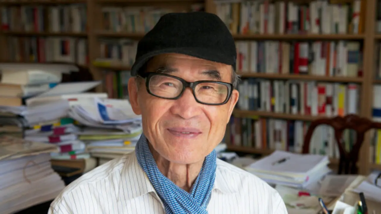 El poeta y ensayista coreano Ko Un.
