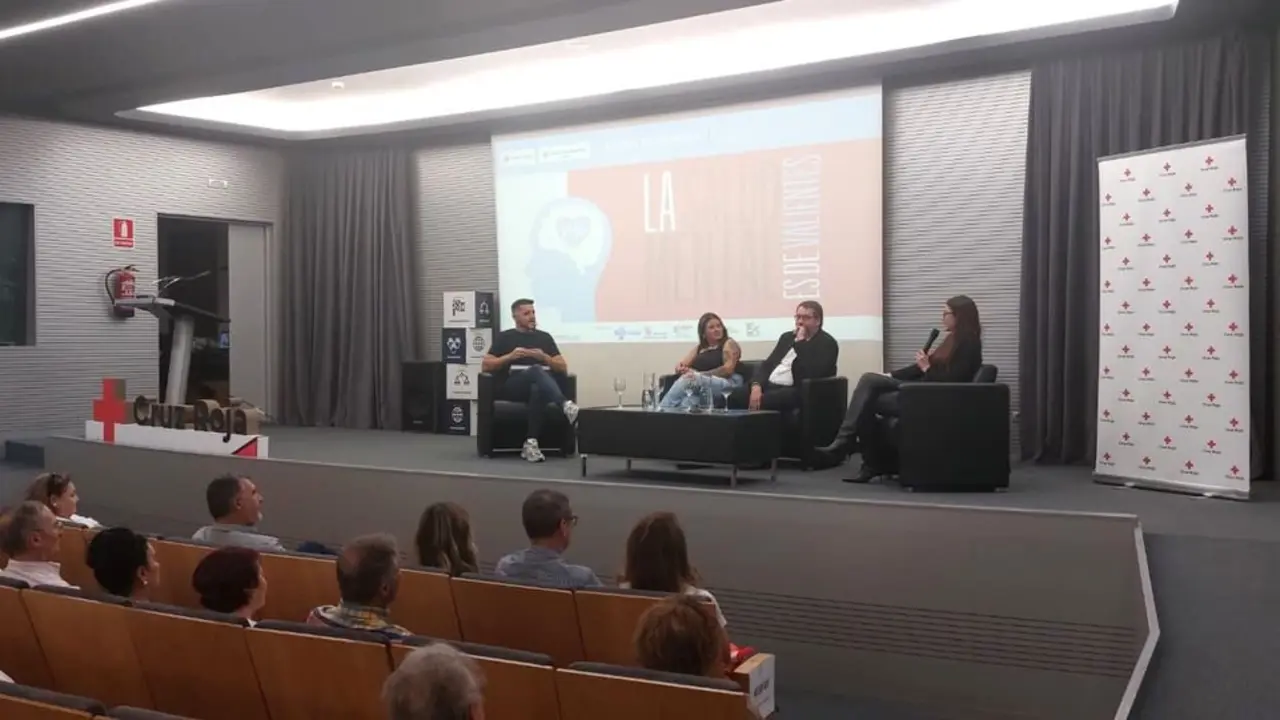 MESA REDONDA CRUZ ROJA 2