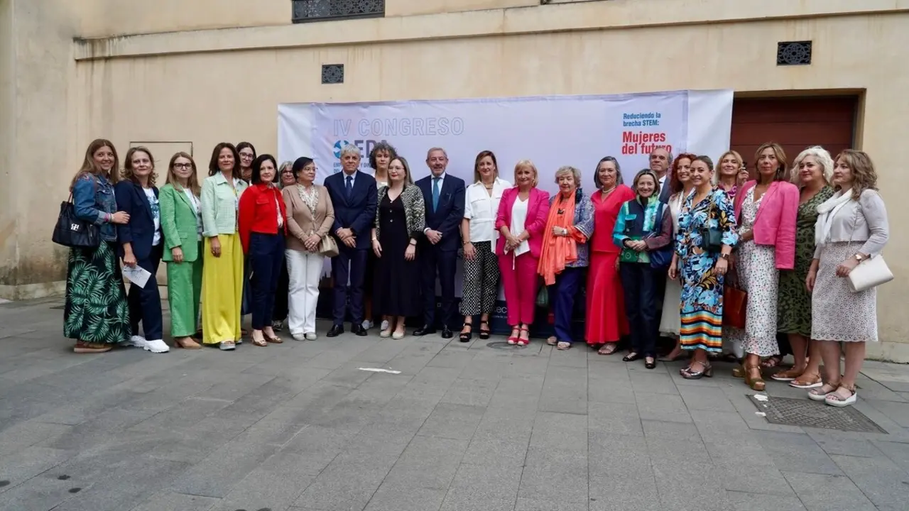 La consejera de Industria, Comercio y Empleo, Leticia García, inaugura la jornada central del IV Congreso de Mujeres Empresarias EDA 2025 ‘Reduciendo la brecha STEM: Mujeres del Futuro’