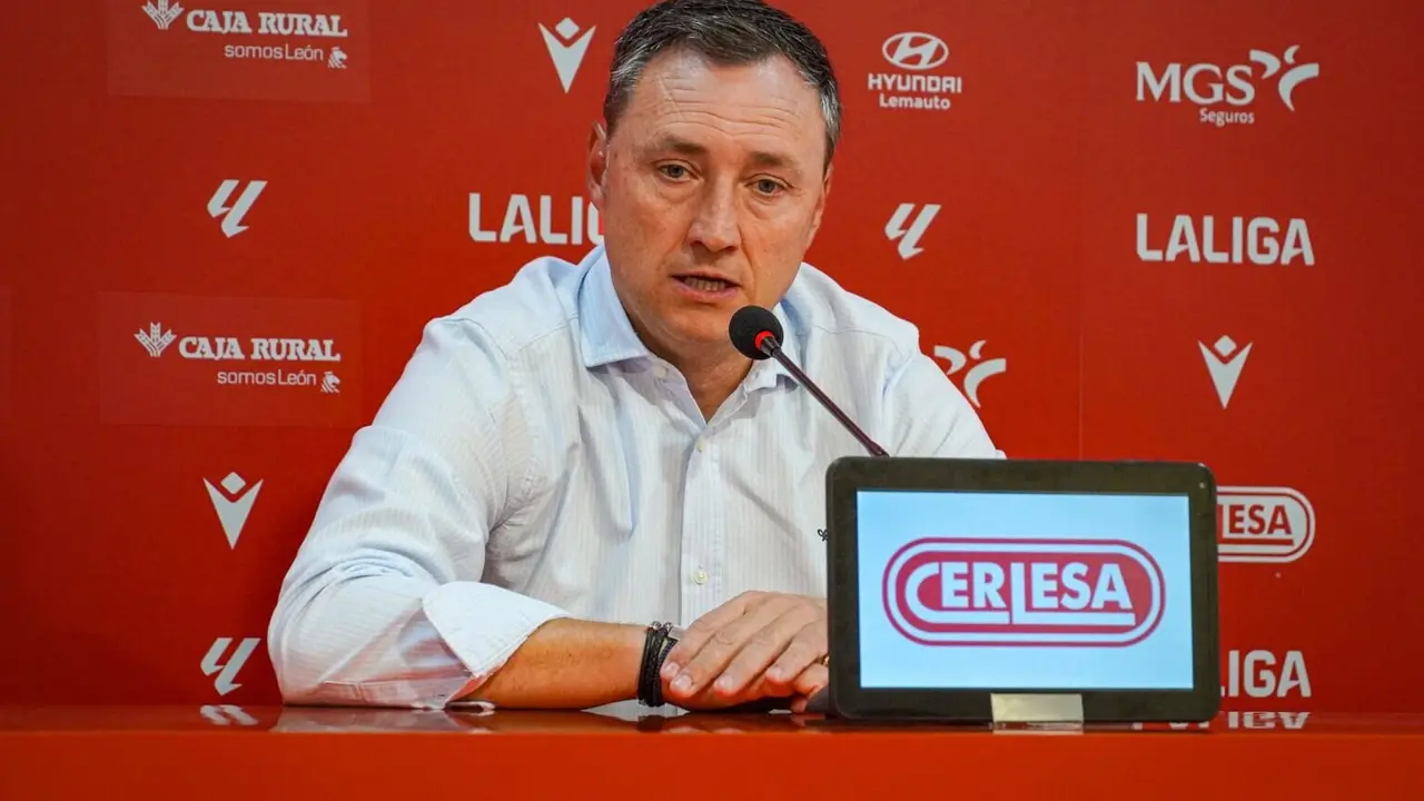 Raúl Llona, durante una rueda de prensa.