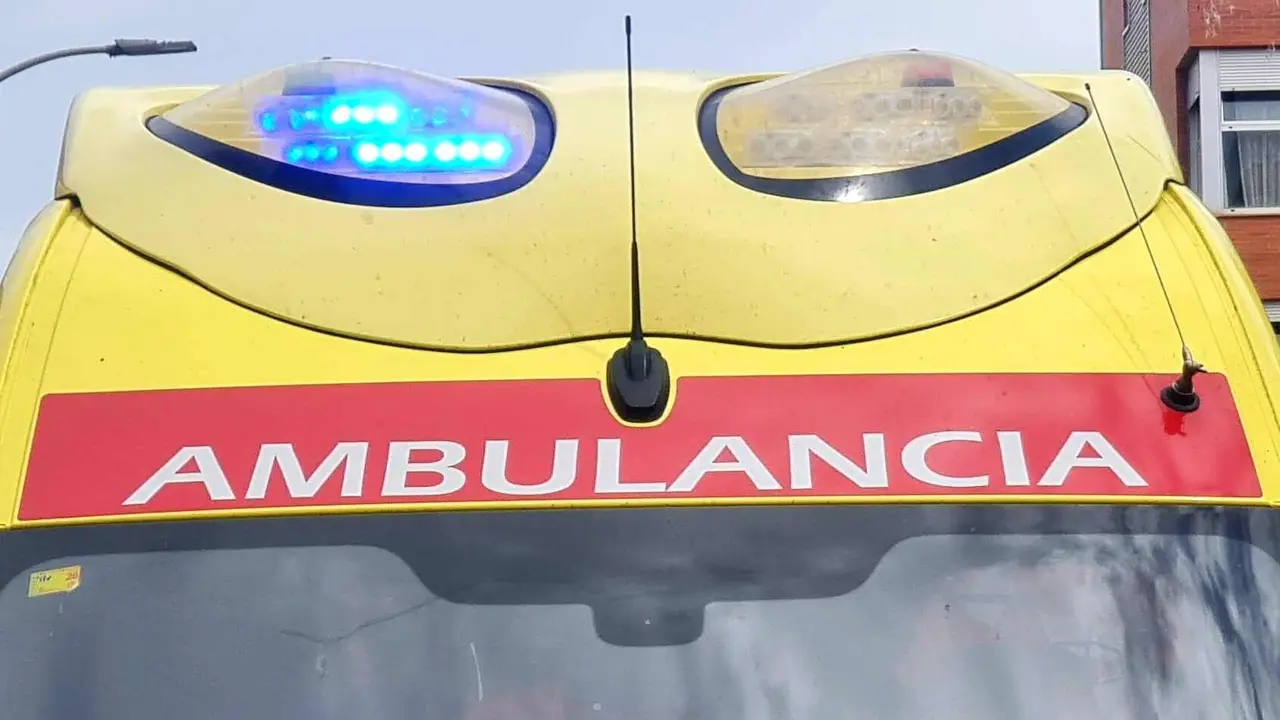 Imagen de una ambulancia de Emergencias Sacyl.