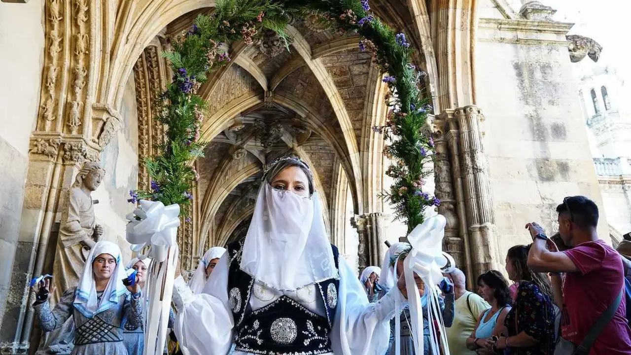 Celebración del Foro u Oferta con Las Cantaderas, con motivo de las fiestas de San Froilán en León. Foto: Campillo