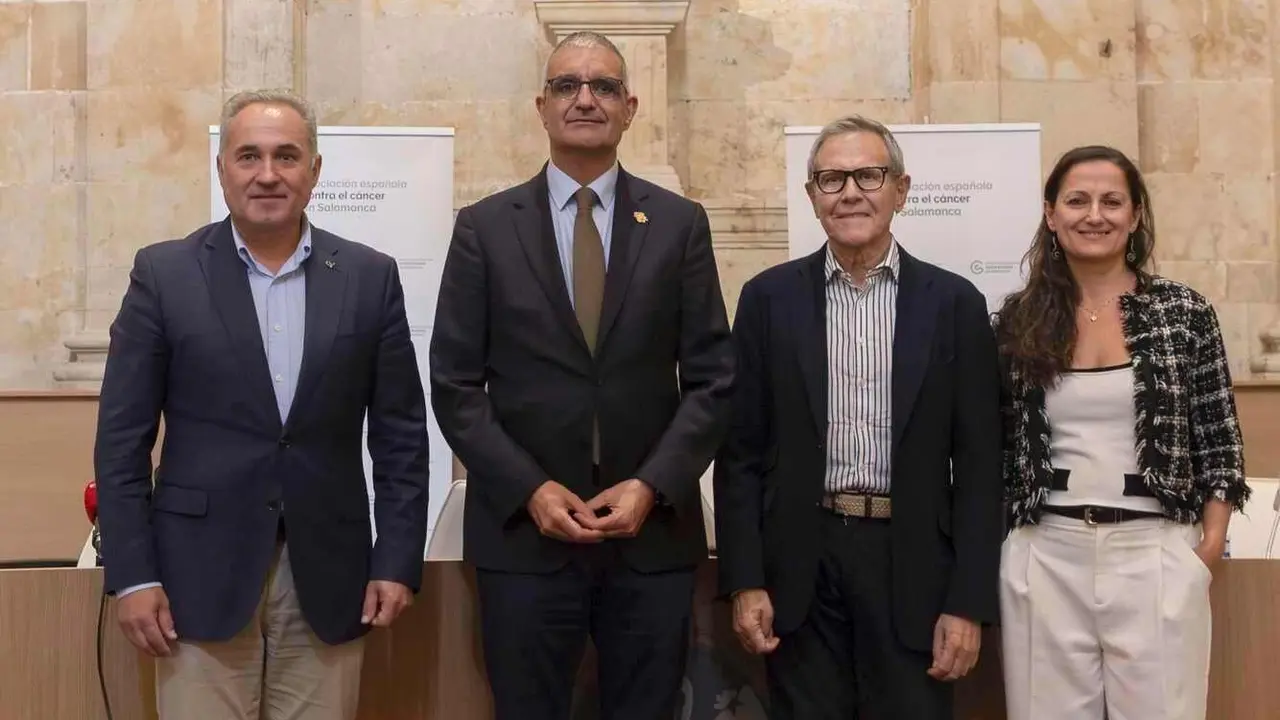 Presentación del World Cancer Research Day que se celebra en Salamanca el 23 de septiembre, a cargo del presidente nacional de la Asociación Española contra el Cáncer (AECC), Ramón Reyes; el presidente de la AECC de Salamanca, Ángel Losada, y el director del Centro de Investigación del Cáncer, Xosé Bustelo.