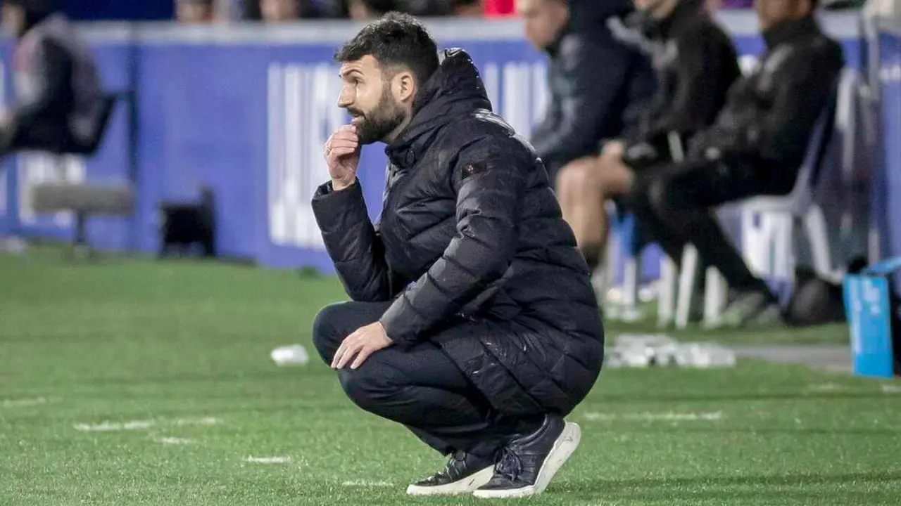 Romo, durante un partido como entrenador del Racing de Santander.