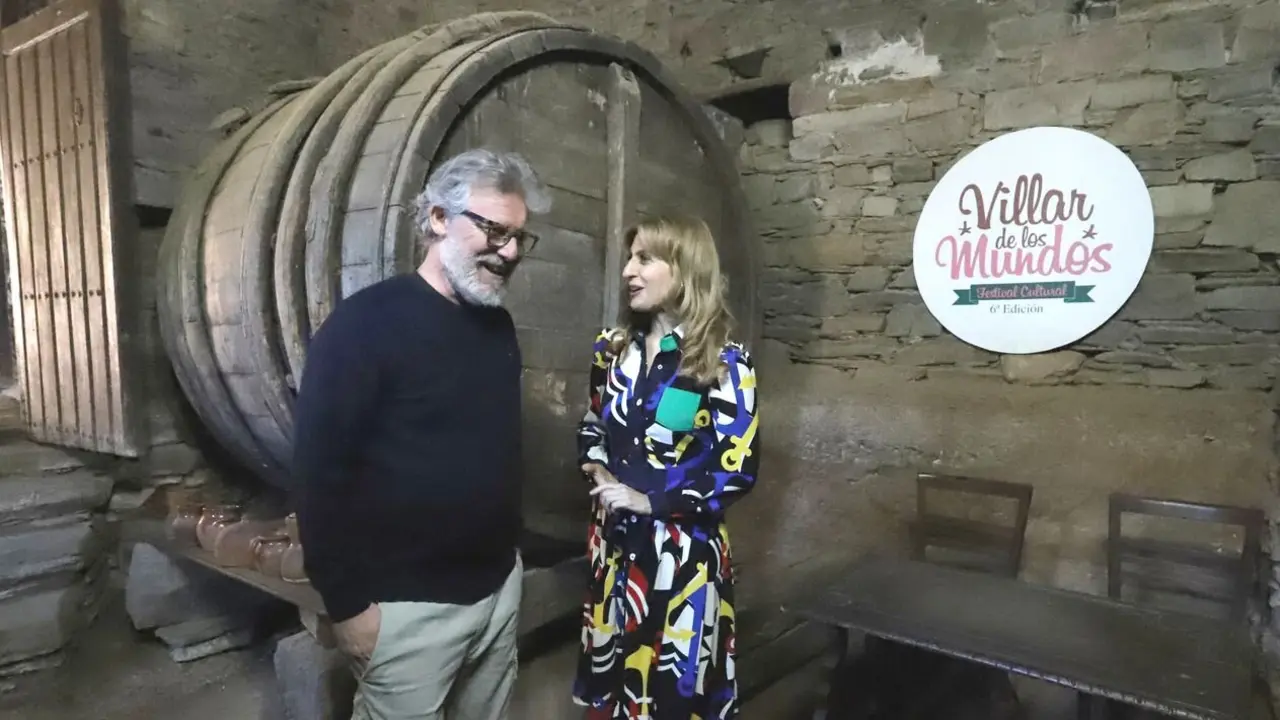La viceconsejera de Acción Cultural, Mar Sancho, junto al promotor del festival Villar de los Mundos, Nicolás de la Carrera, durante la presentación de la XIII edición
