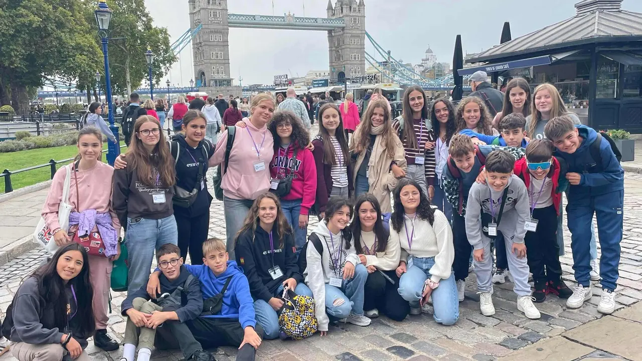 Alumnos de Primaria, Secundaria y Bachillerato del Divina Pastora participan en inmersiones lingüísticas en España, Reino Unido, Irlanda y un intercambio con Estados Unidos.