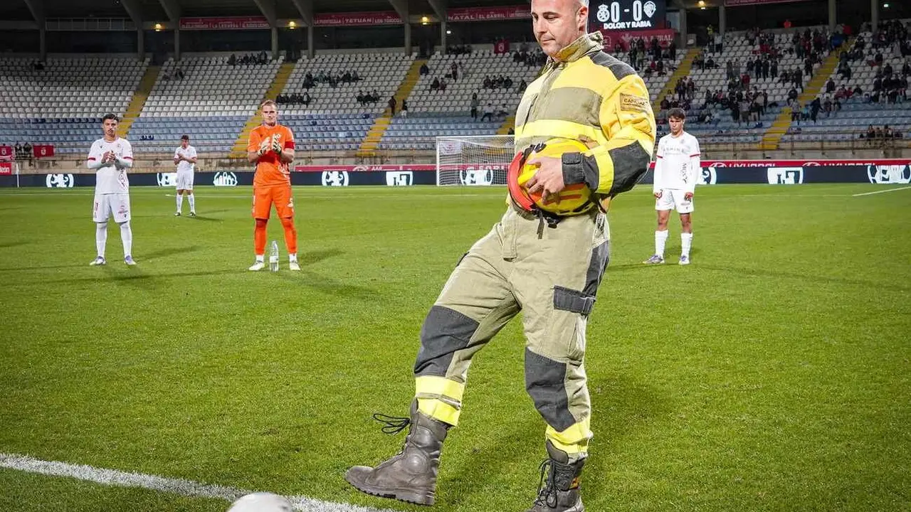 La Cultural plagada de suplentes cae 0-1 ante el Ourense y la Ponferradina se impone al Zamora (0-1) en el homenaje a quienes lucharon contra los incendios del pasado verano.