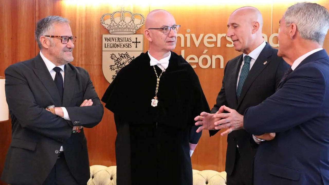 El alcalde de León, José Antonio Diez, durante el acto institucional de este jueves en la Universidad de León.