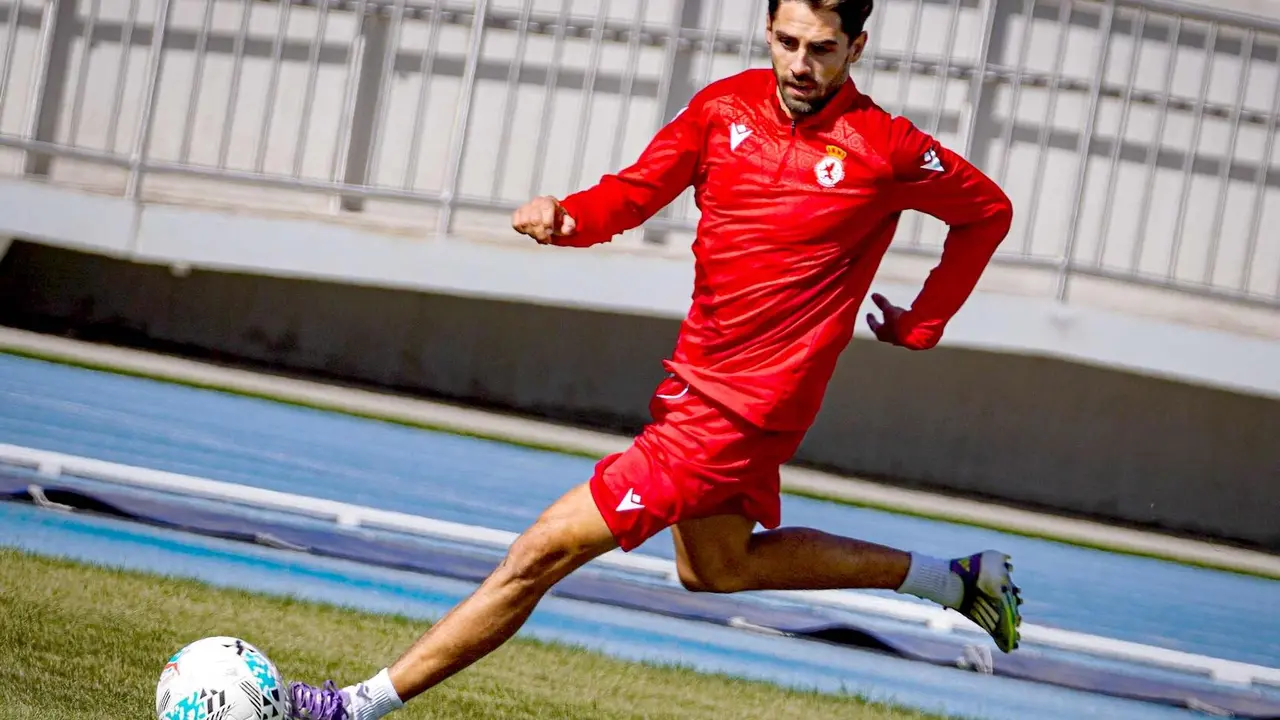 El Valladolid remarca que su defensa y el robo de balón serán claves ante la Cultural. En la imagen, la plantilla culturalista durante un entrenamiento.