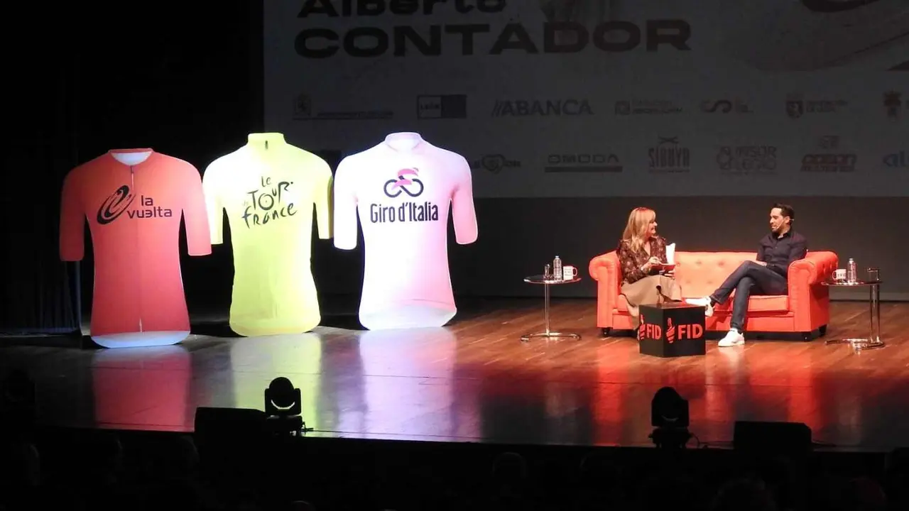 El ganador de Vuelta, Tour y Giro encandiló a un abarrotado Auditorio de León dentro de los encuentros FID.