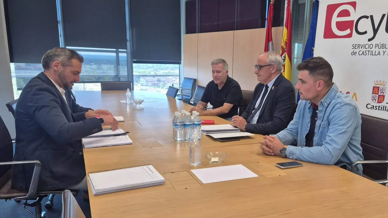 Reunión del Consejo Comarcal con la Junta para abordar mejoras en el Plan Montiel.